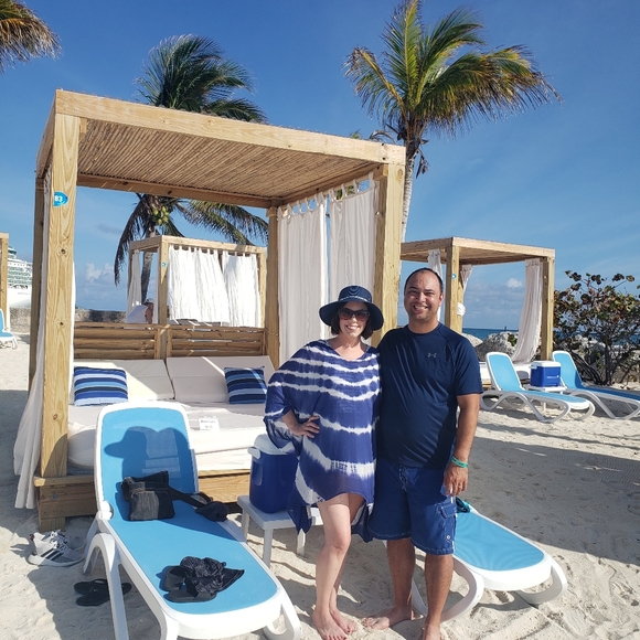 Meet your Posher, Amanda - Picture 2 of 3